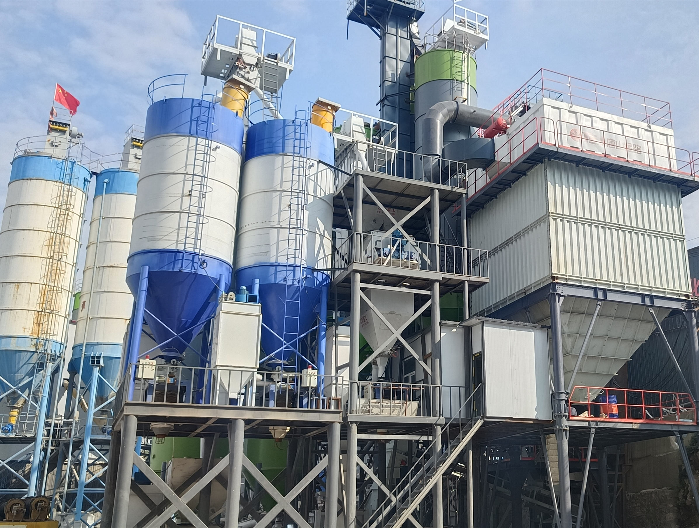 機(jī)制砂成建筑用砂主要來源，唐山金路制砂樓提供高標(biāo)準(zhǔn)機(jī)制砂生產(chǎn)設(shè)備